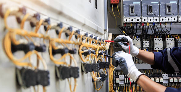 Professional Electrician technician working in Pleasant Hill, OH